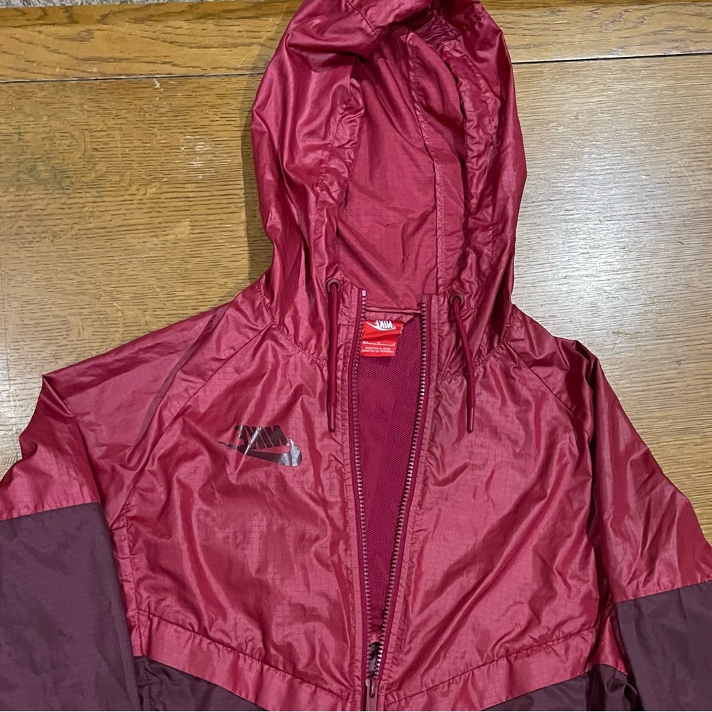 Women’s purple/ maroon Nike Windbreaker